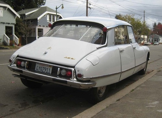 Illustration for article titled 1967 Citroën DS21 Pallas Down On The Alameda Street